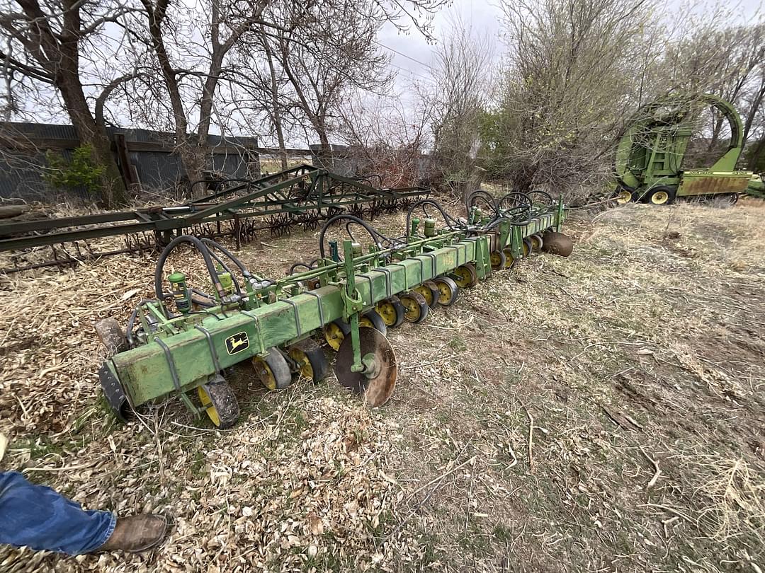 Image of John Deere 200 Primary image