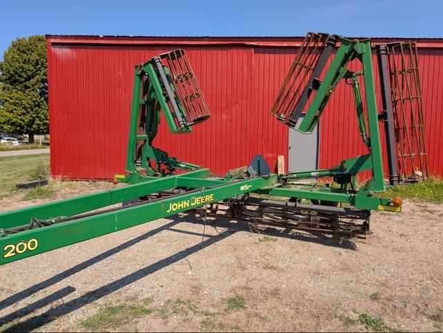 Image of John Deere 200 equipment image 1