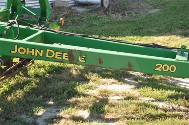 Image of John Deere 200 equipment image 1