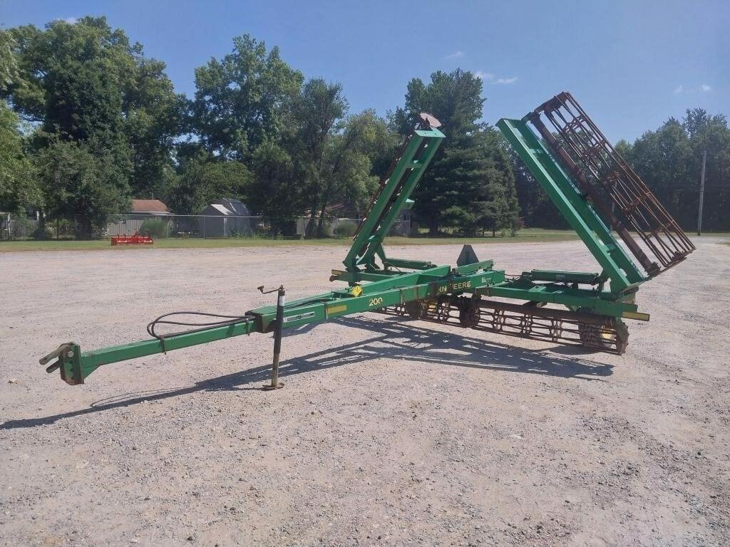 Image of John Deere 200 Primary image