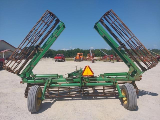 Image of John Deere 200 equipment image 3