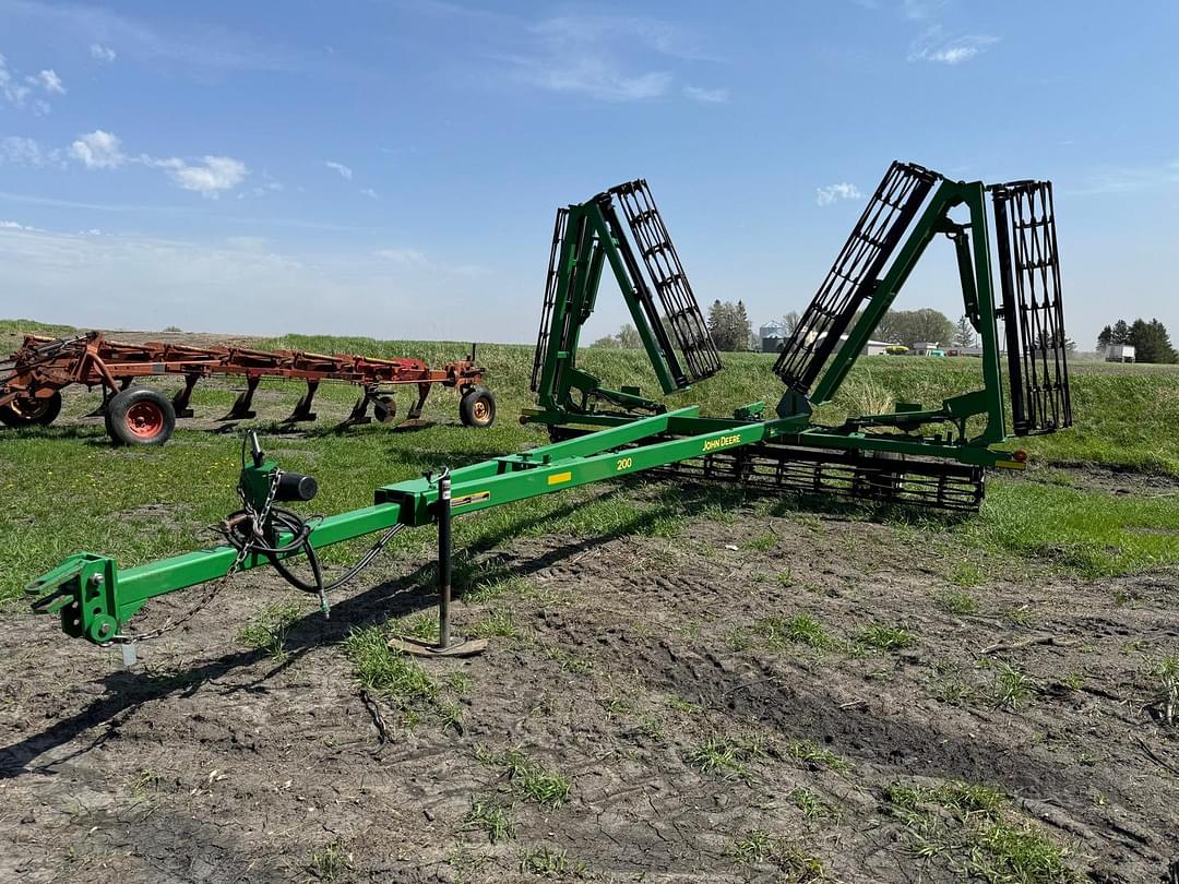 Image of John Deere 200 Primary image
