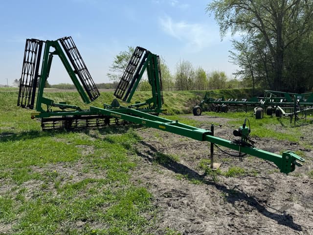 Image of John Deere 200 equipment image 1