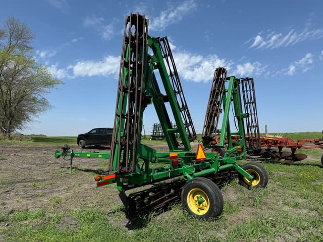 Image of John Deere 200 equipment image 2