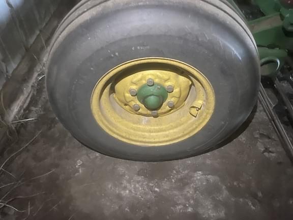 Image of John Deere 200 equipment image 2