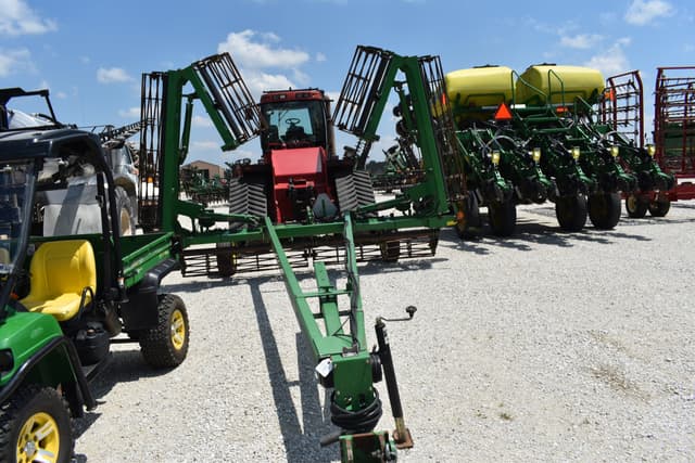 Image of John Deere 200 equipment image 2
