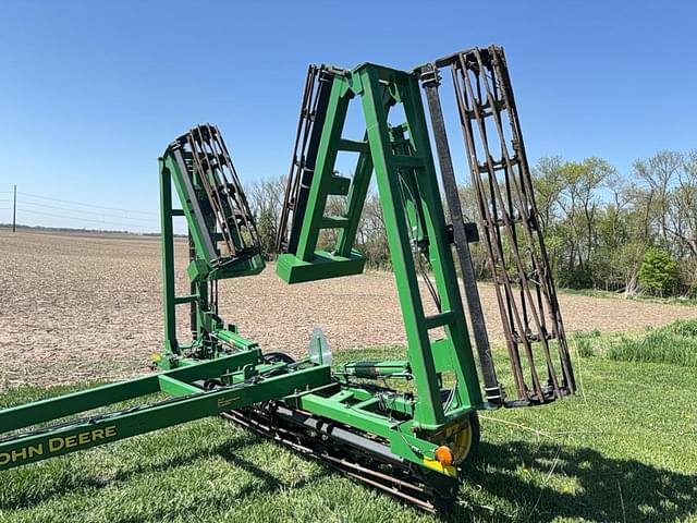 Image of John Deere 200 equipment image 4