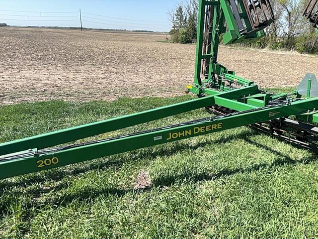 Image of John Deere 200 equipment image 2