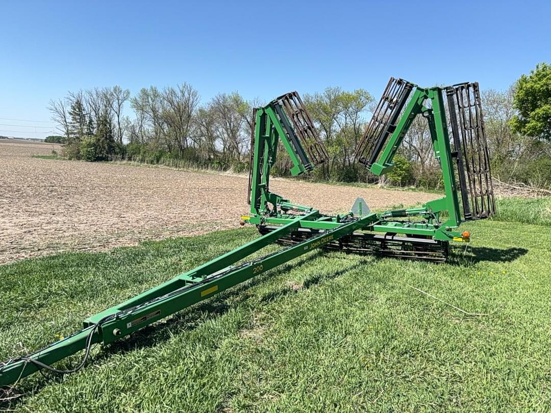 Image of John Deere 200 Primary image