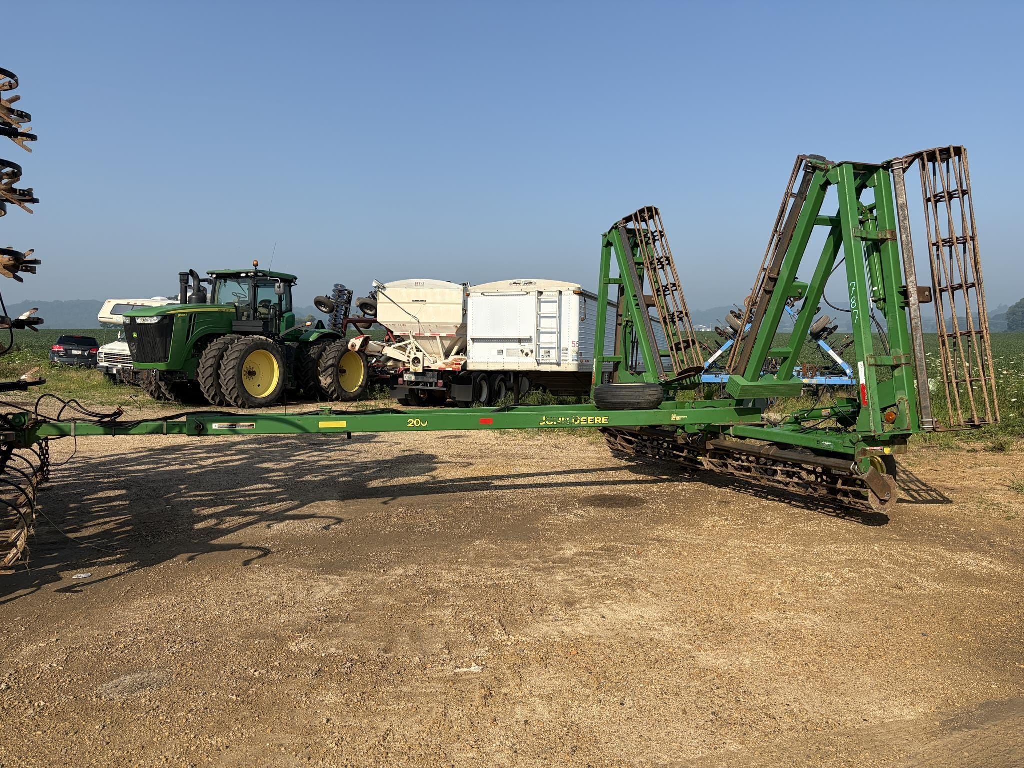 John Deere 200 Equipment Image0