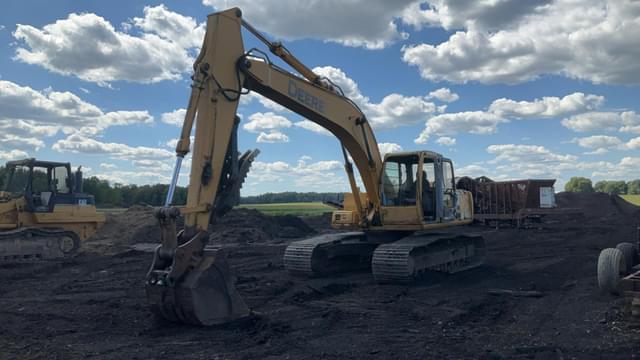 Image of John Deere 200LC equipment image 4