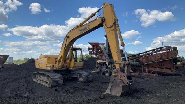 Image of John Deere 200LC equipment image 3