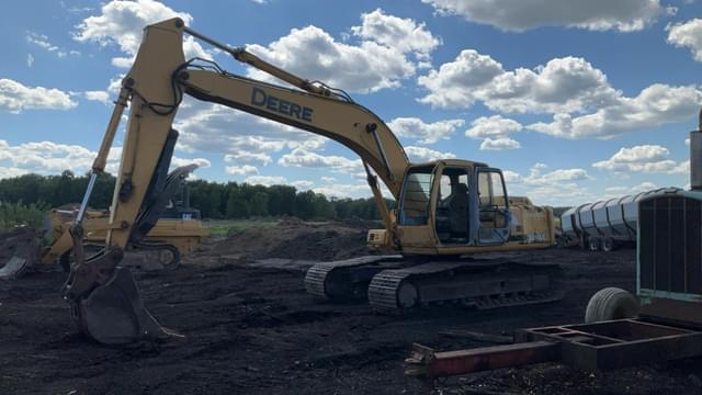 Image of John Deere 200LC equipment image 1