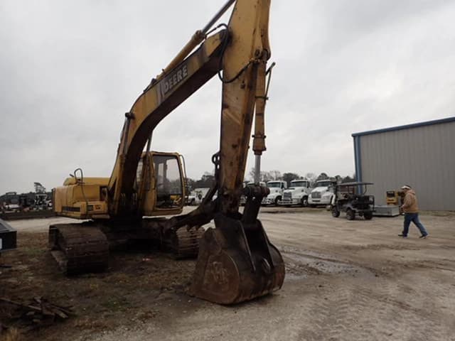 Image of John Deere 200LC equipment image 2