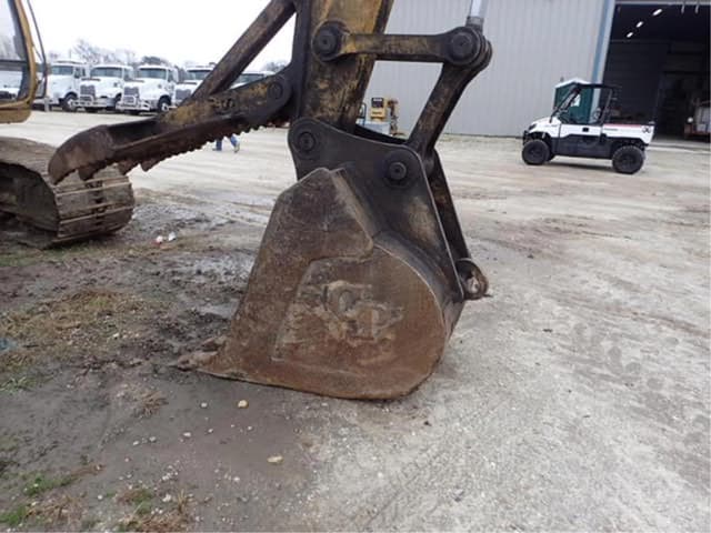 Image of John Deere 200LC equipment image 3