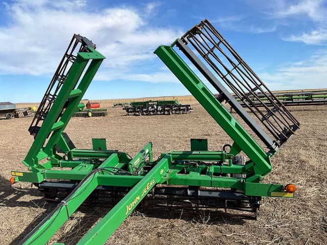 Image of John Deere 200 equipment image 2