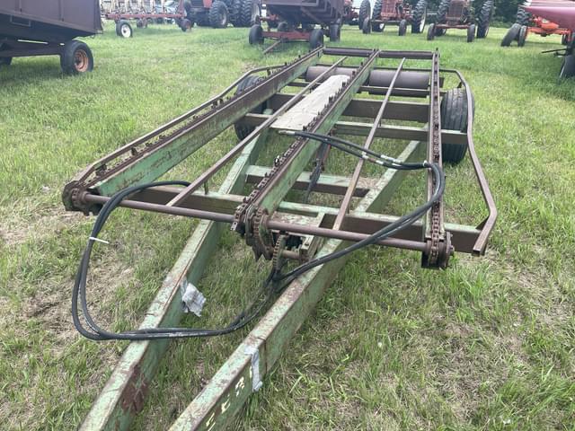 Image of John Deere 200 equipment image 3