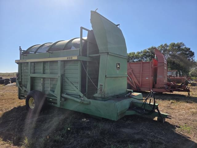 Image of John Deere 200 equipment image 1