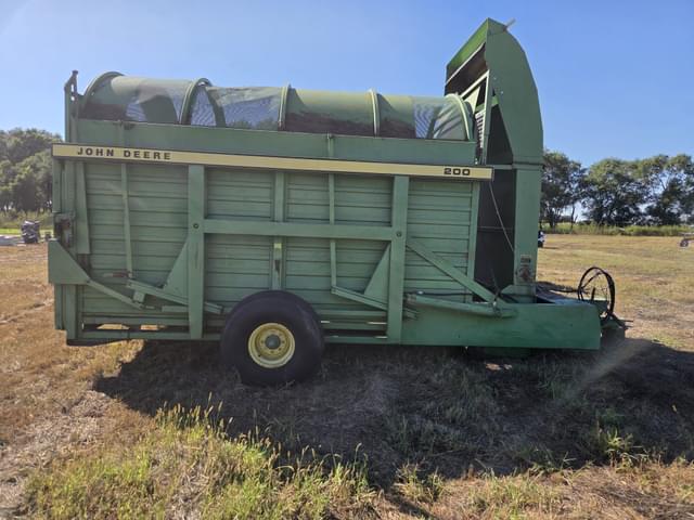 Image of John Deere 200 equipment image 2