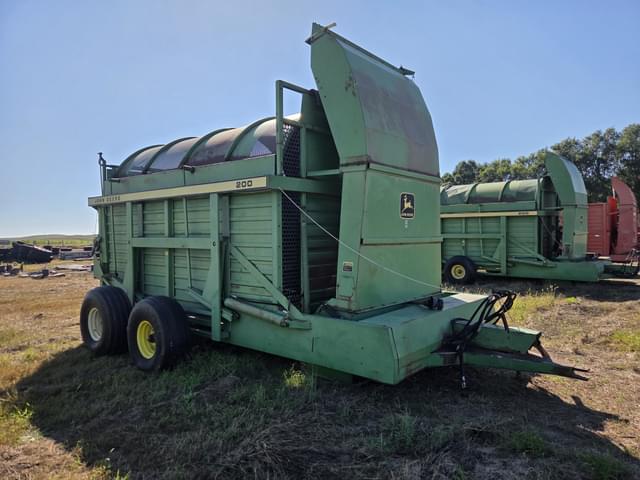 Image of John Deere 200 equipment image 1
