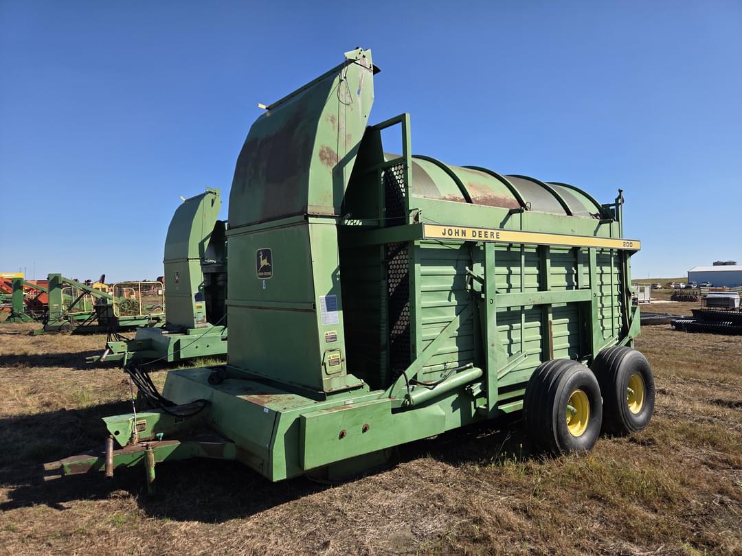 Image of John Deere 200 Primary image