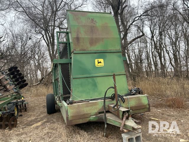 Image of John Deere E0200 equipment image 1