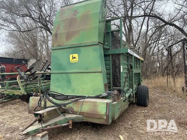 Image of John Deere E0200 equipment image 2