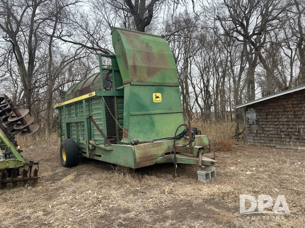 John Deere E0200 Equipment Image0