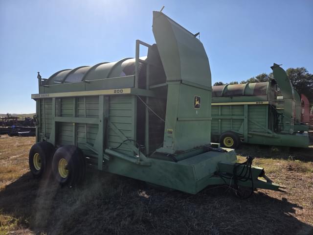 Image of John Deere 200 equipment image 1