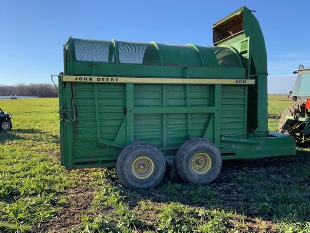 Image of John Deere 200 Primary image