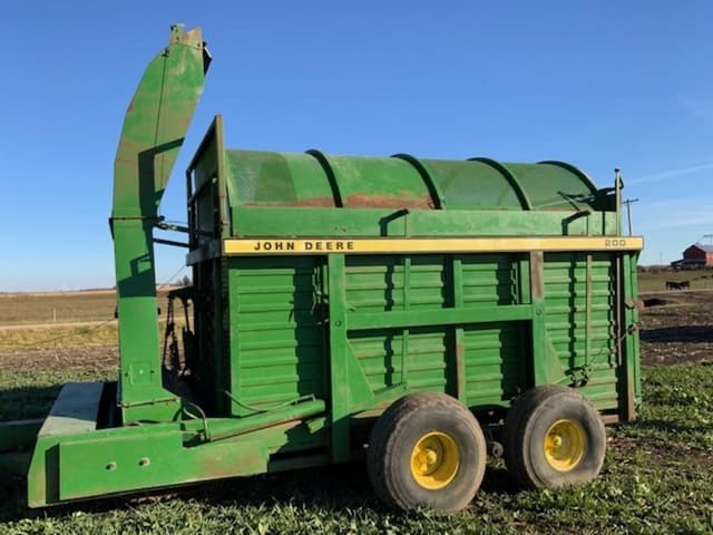 Image of John Deere 200 equipment image 2