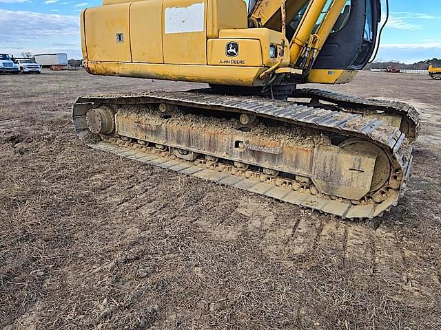 Image of John Deere 200C LC equipment image 3