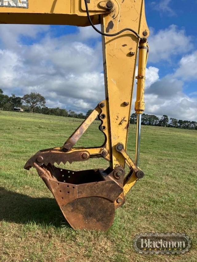 Image of John Deere 200C LC equipment image 2