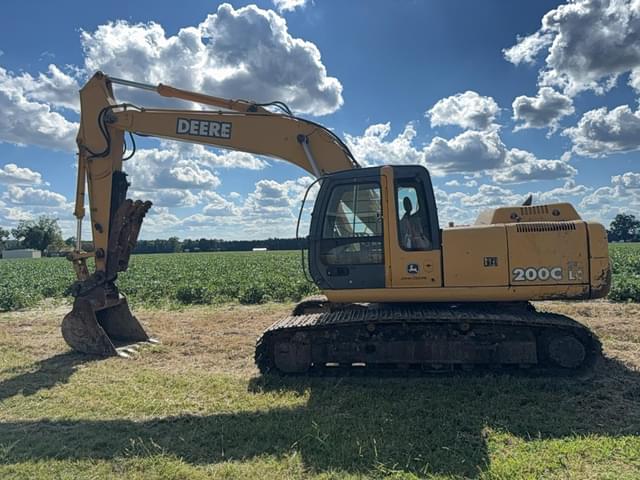 Image of John Deere 200C LC equipment image 2