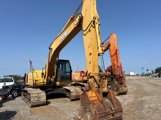 Image of John Deere 200C LC equipment image 4