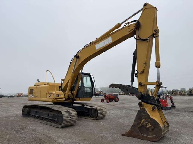 Image of John Deere 200C LC equipment image 4