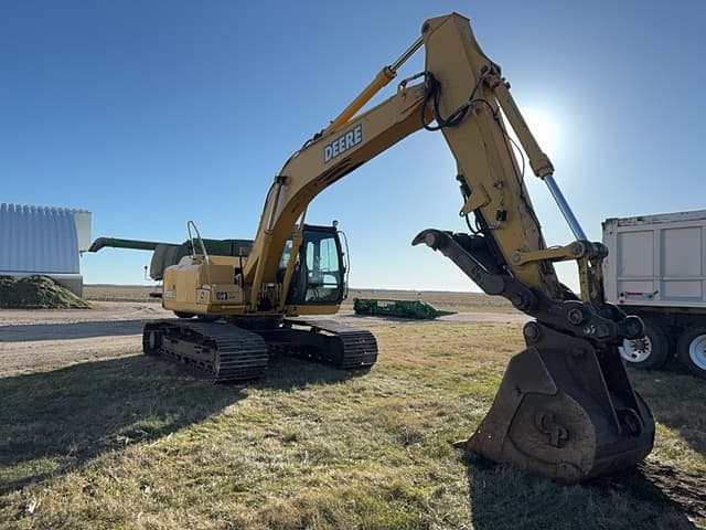 Image of John Deere 200C LC equipment image 3