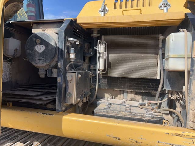 Image of John Deere 200C LC equipment image 4