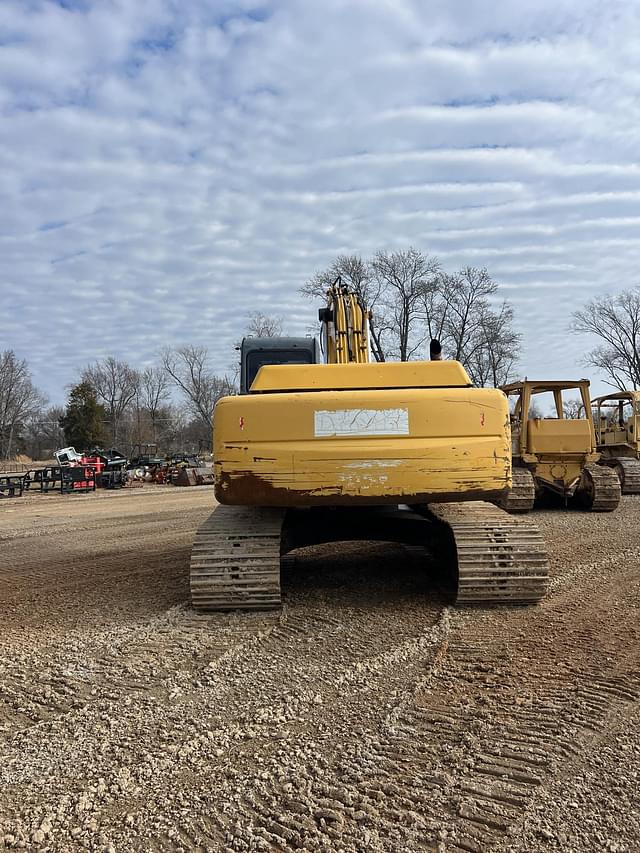 Image of John Deere 200C LC equipment image 2