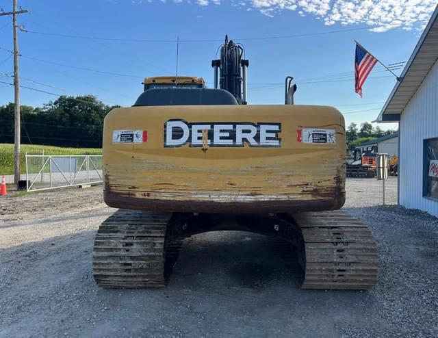 Image of John Deere 200D-LC equipment image 3