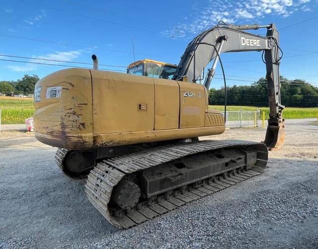Image of John Deere 200D-LC equipment image 4