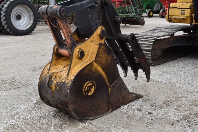 Image of John Deere 200D-LC equipment image 3