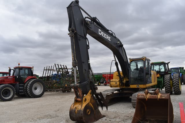 Image of John Deere 200D-LC equipment image 2