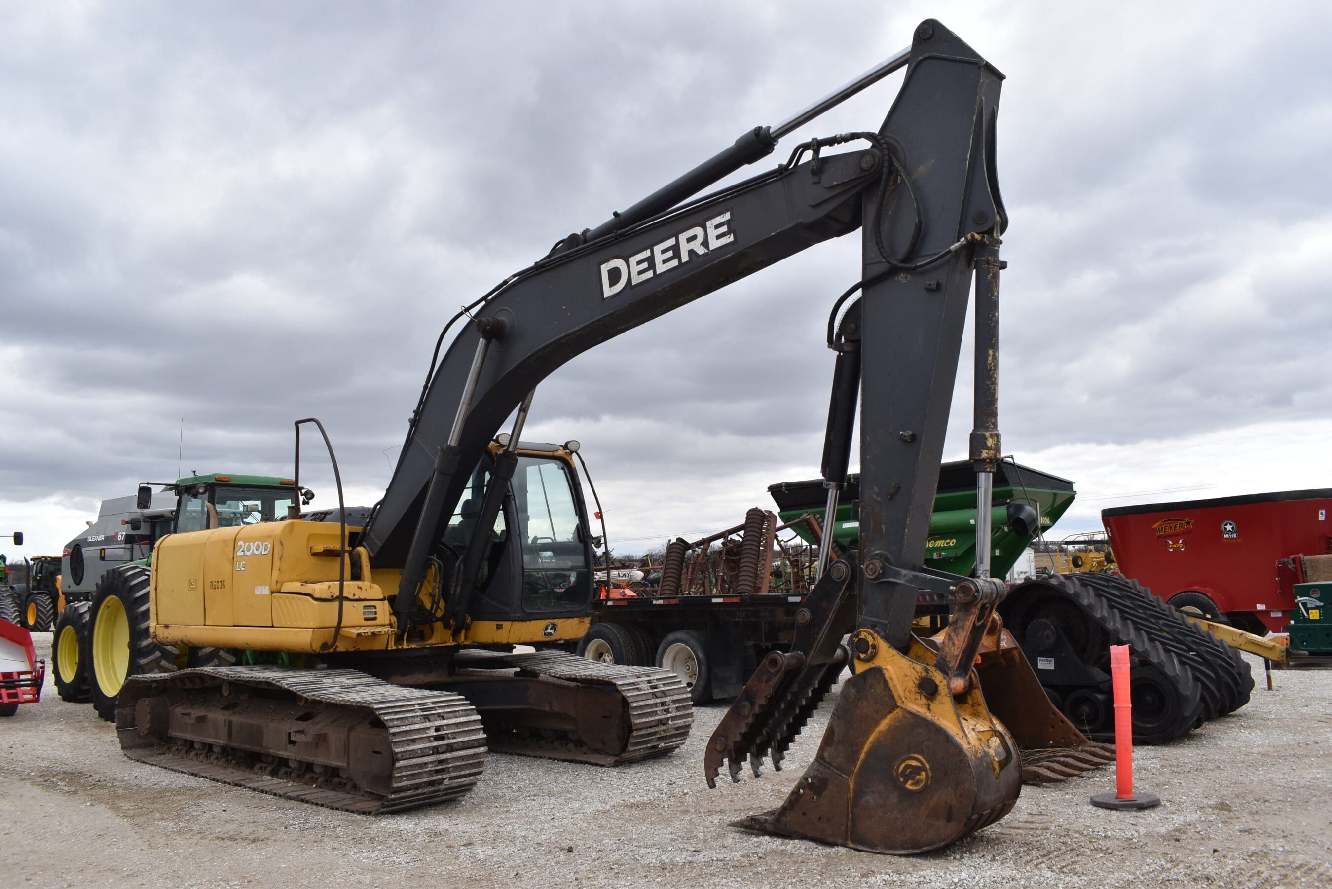 John Deere 200D-LC Equipment Image0