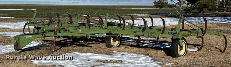 John Deere 200F Equipment Image0