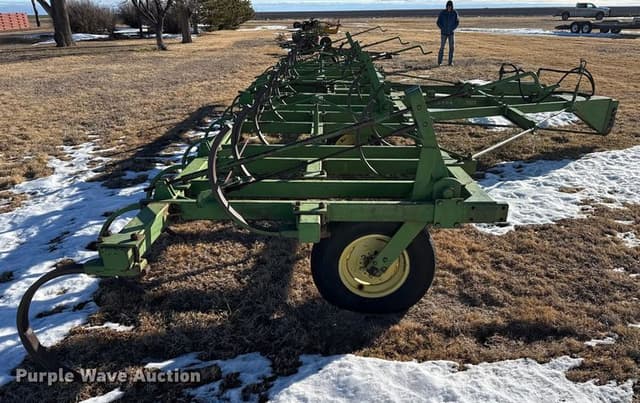 Image of John Deere 200F equipment image 3