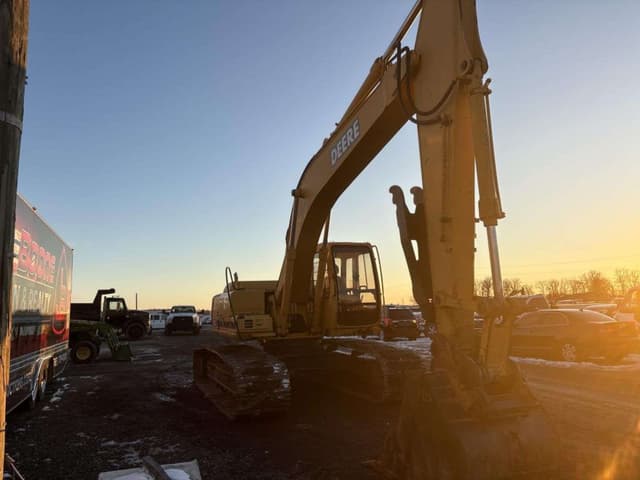 Image of John Deere 200LC equipment image 4