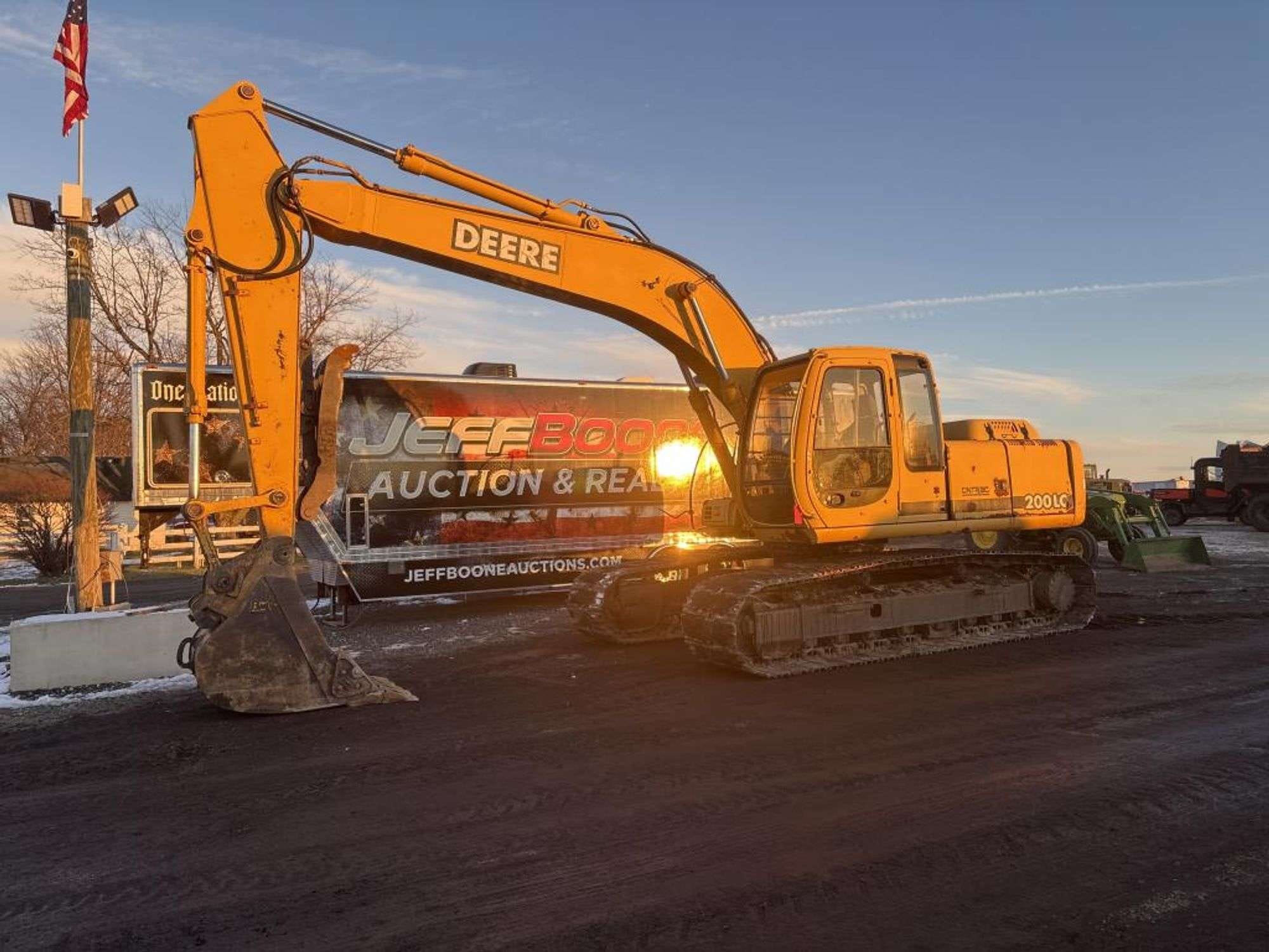 John Deere 200LC Equipment Image0