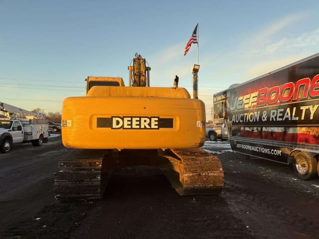 Image of John Deere 200LC equipment image 2