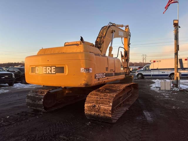 Image of John Deere 200LC equipment image 3